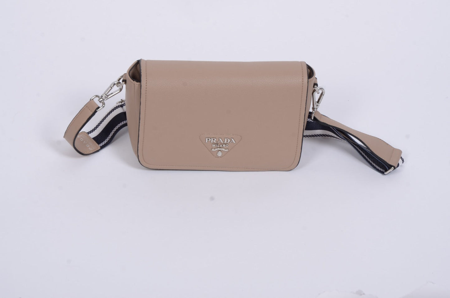 Дамска чанта Prada от естествена кожа