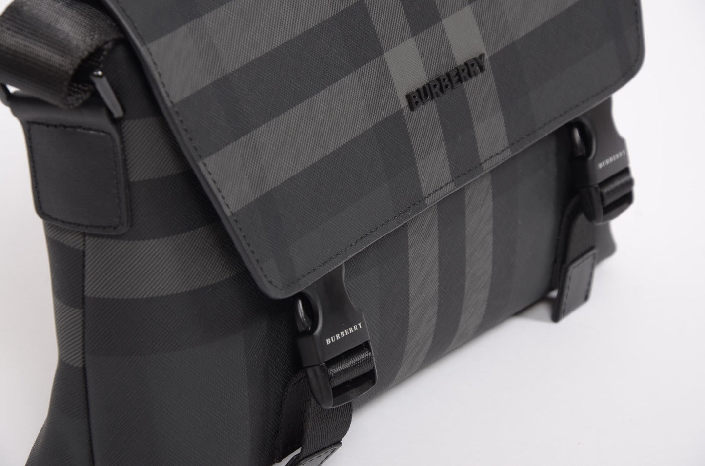 Унисекс чанта Burberry от естествена кожа