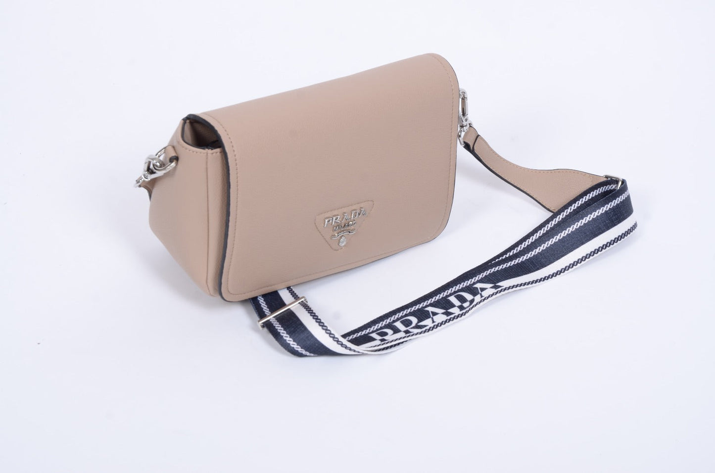 Дамска чанта Prada от естествена кожа