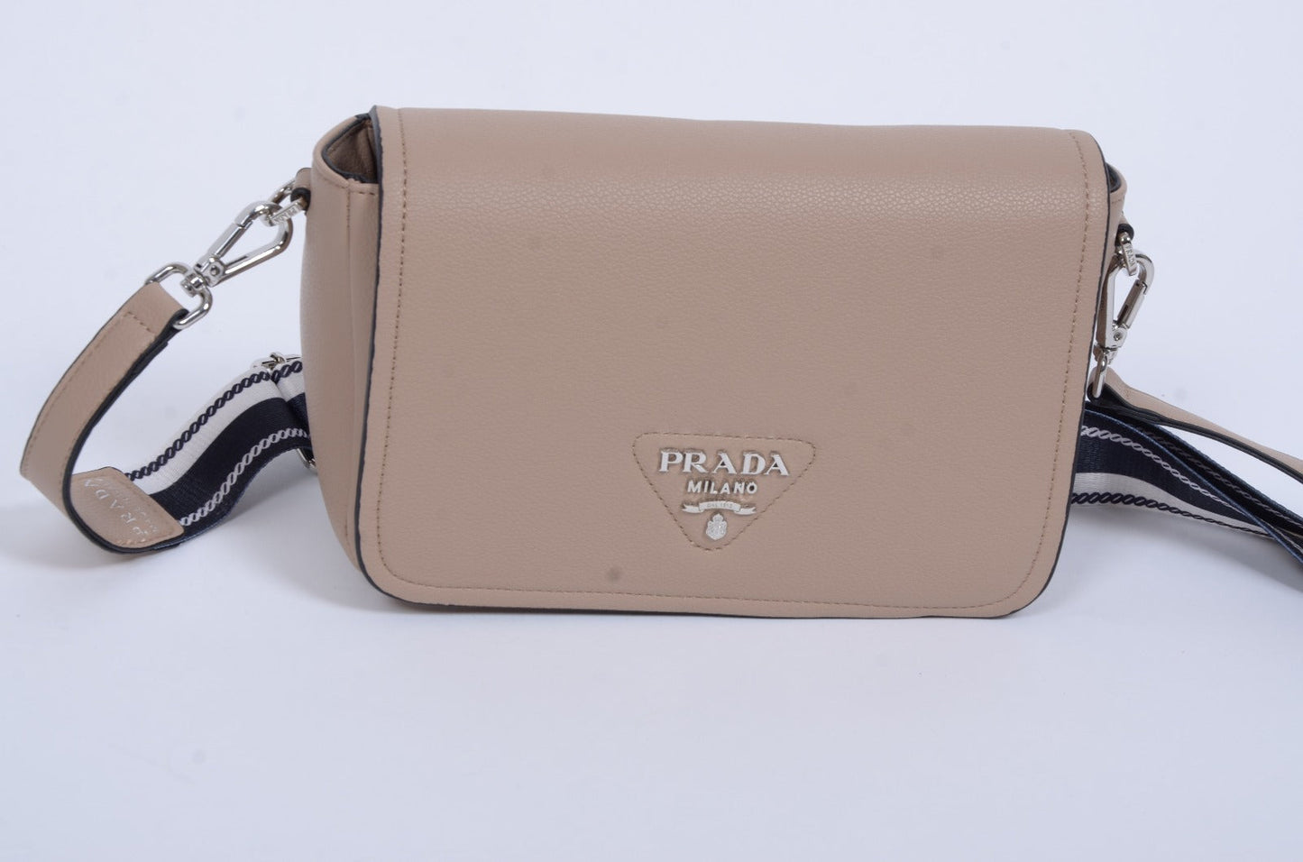 Дамска чанта Prada от естествена кожа